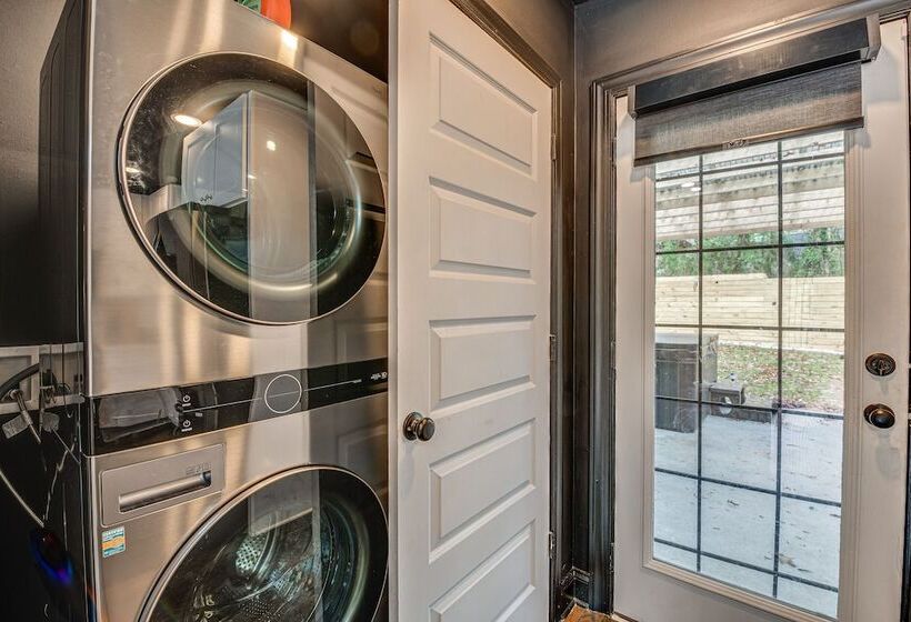 Modern Atlanta Retreat: Private Hot Tub & Yard!