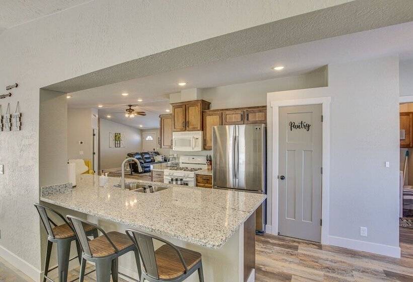 Modern Bloomington Home ~ 10 Mi To Bear Lake!