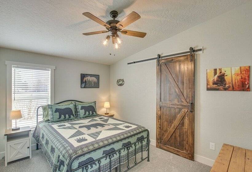 Modern Bloomington Home ~ 10 Mi To Bear Lake!