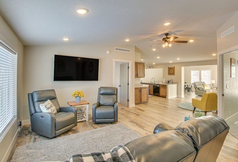 Modern Bloomington Home ~ 10 Mi To Bear Lake!