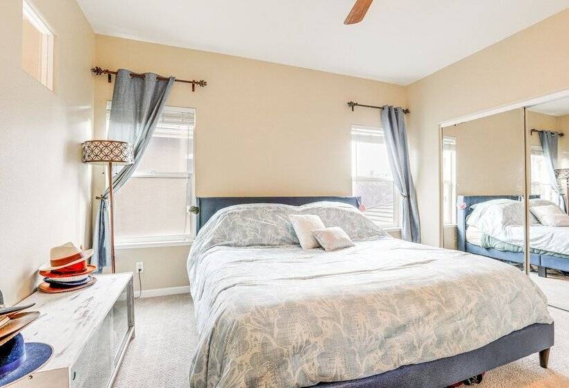 Modern California Escape Near Kayaking & Downtown!