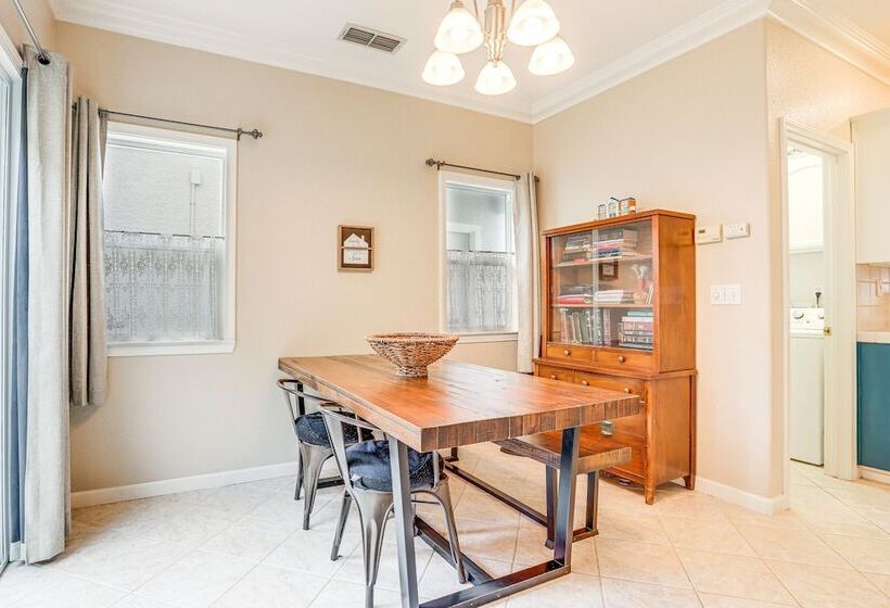 Modern California Escape Near Kayaking & Downtown!