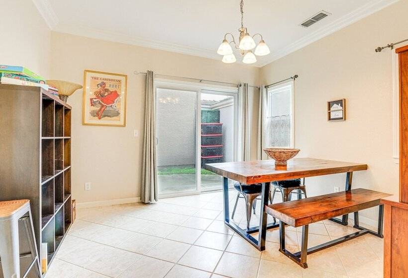 Modern California Escape Near Kayaking & Downtown!