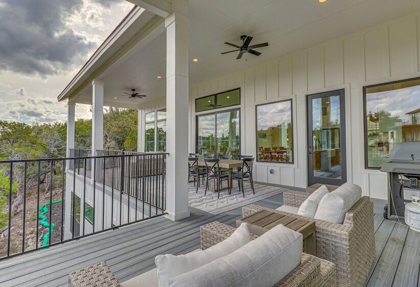 Walk To Beach: Farmhouse W/ Lake Travis Views!