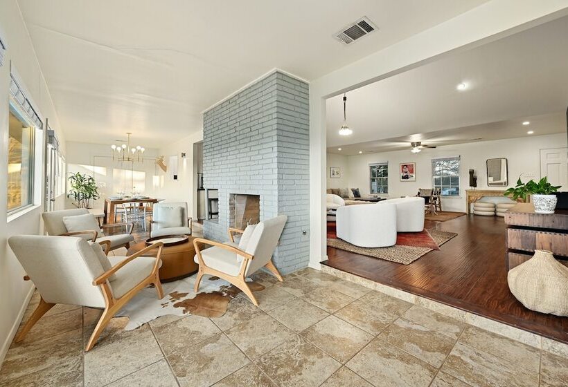 Modern Home W/ Spectacular Views, Near Downtown!