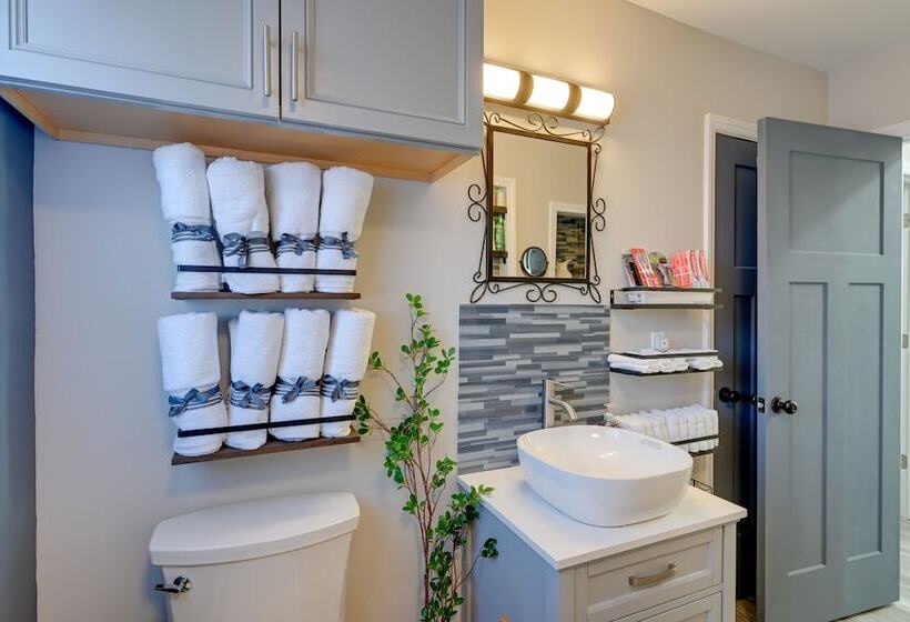 Modern Mount Airy Hideaway W/ Private Backyard!