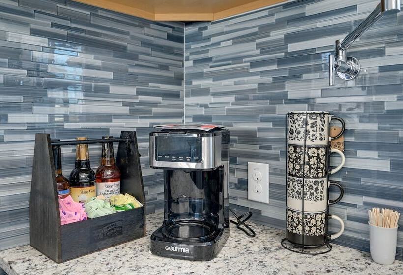 Modern Mount Airy Hideaway W/ Private Backyard!