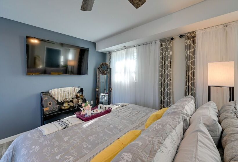 Modern Mount Airy Hideaway W/ Private Backyard!