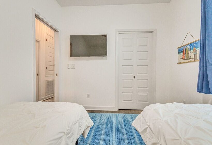 Modern Pensacola Vacation Home W/ Private Pool!