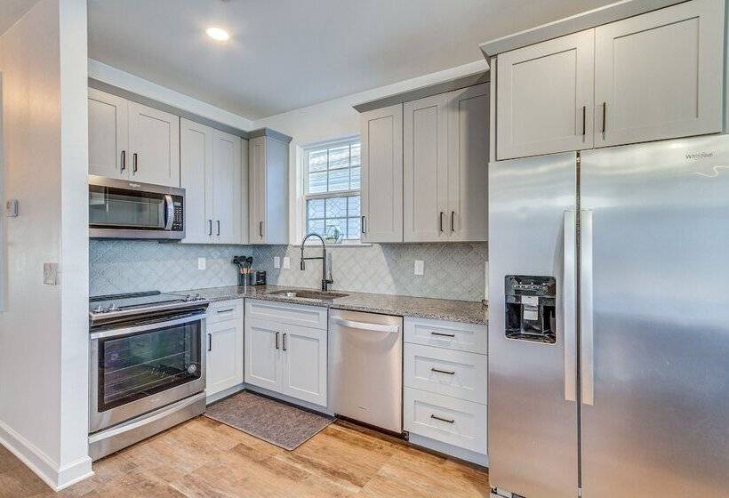 Modern Pensacola Vacation Home W/ Private Pool!