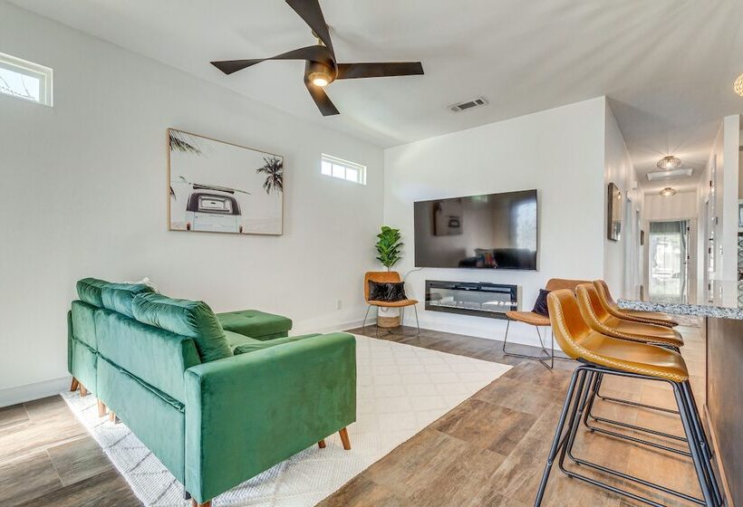 Modern Pensacola Vacation Home W/ Private Pool!