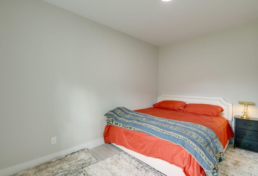 Modern & Pet Friendly Home: 3 Mi To Dtwn Knoxville