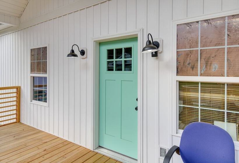 Modern & Pet Friendly Home: 3 Mi To Dtwn Knoxville