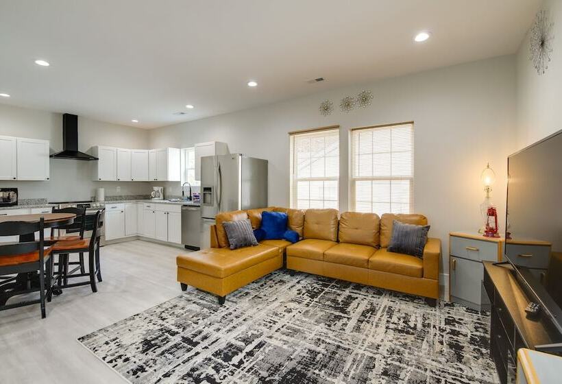 Modern & Pet Friendly Home: 3 Mi To Dtwn Knoxville