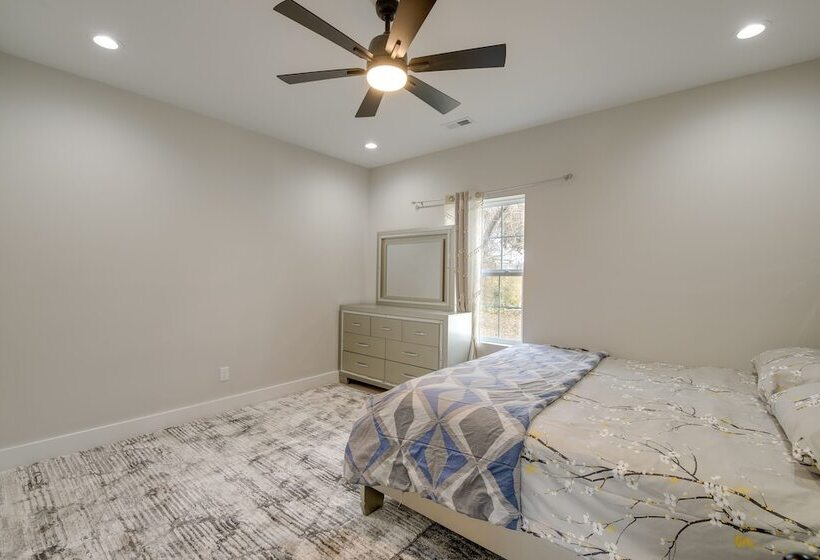 Modern & Pet Friendly Home: 3 Mi To Dtwn Knoxville