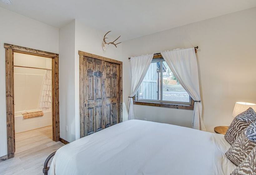 Modern Ronald Cabin Retreat W/ Community Amenities