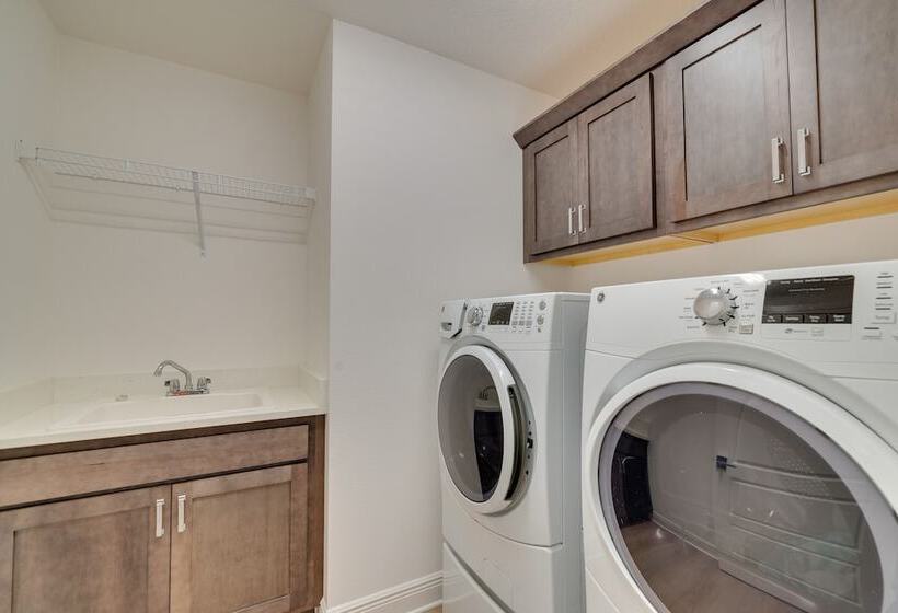 Modern The Villages Home W/ Screened Porch!