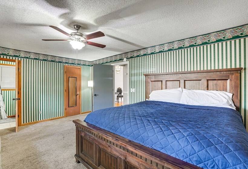 Mount Pleasant Home W/ Yard, Sunroom & Game Room!