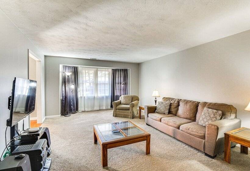 Mount Pleasant Home W/ Yard, Sunroom & Game Room!