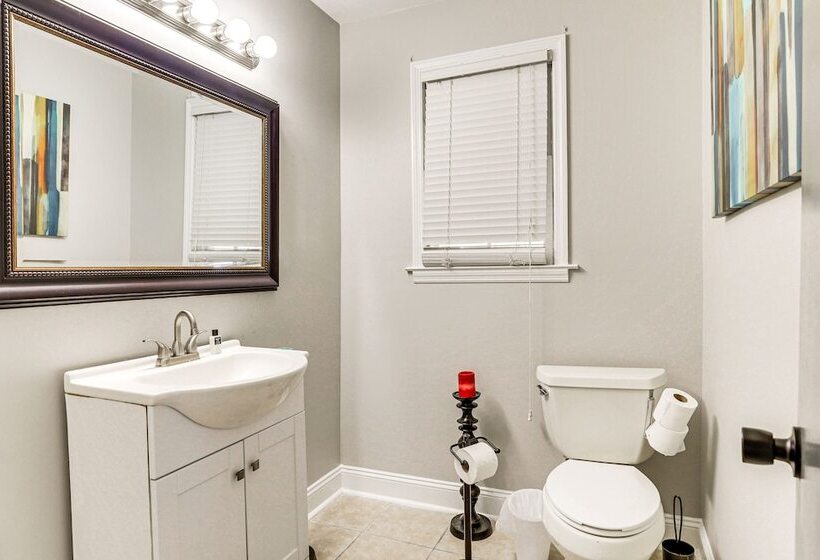 Mount Pleasant Home W/ Yard, Sunroom & Game Room!