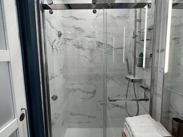 Mrtn Apartments & Suites