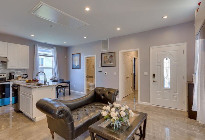 8 Mi To Louisville: New Albany Home W/ Grill!