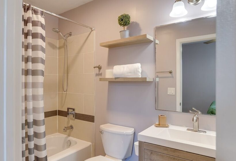 8 Mi To Louisville: New Albany Home W/ Grill!