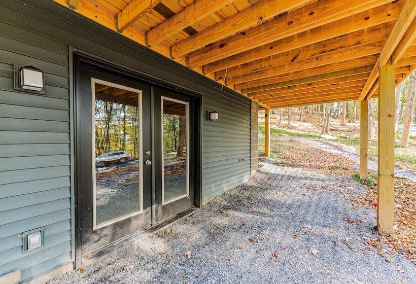 New Wintervue Home With Fireplace Pet Friendly