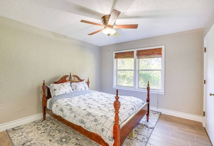 Newberry Home W/ Deck On 10 Acres!