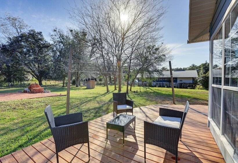 Newberry Home W/ Deck On 10 Acres!