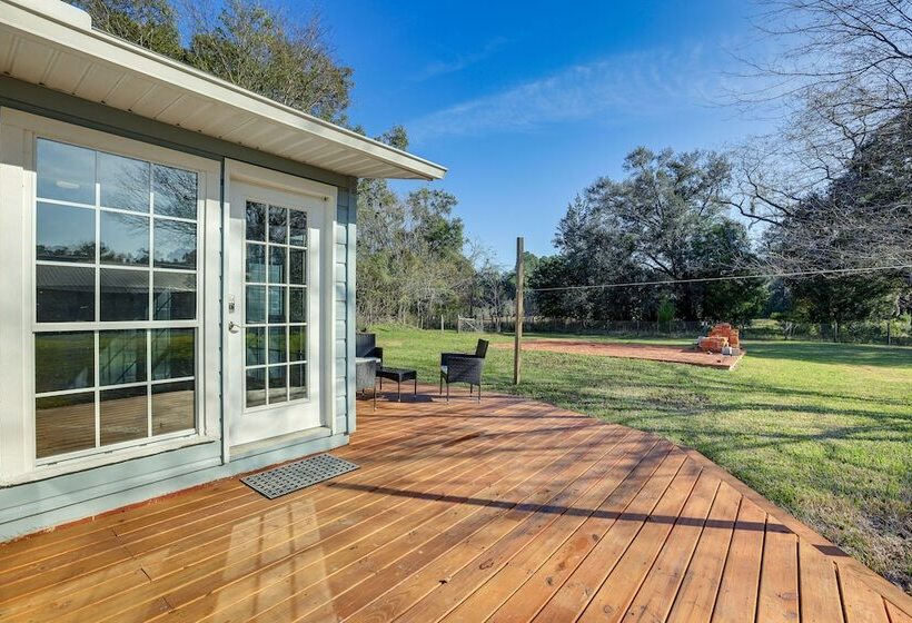 Newberry Home W/ Deck On 10 Acres!