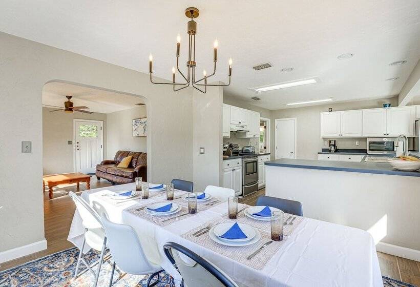 Newberry Home W/ Deck On 10 Acres!