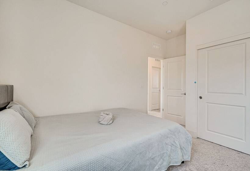 Newly Built Tracy Home W/ Backyard + Pool Access!