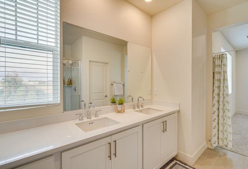 Newly Built Tracy Home W/ Backyard + Pool Access!