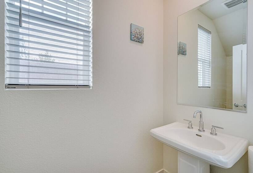 Newly Built Tracy Home W/ Backyard + Pool Access!