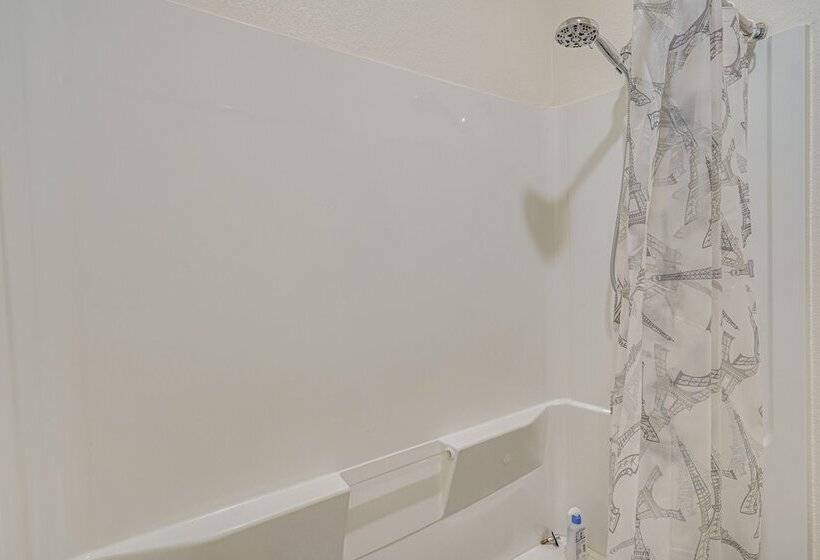 Newly Built Tracy Home W/ Backyard + Pool Access!