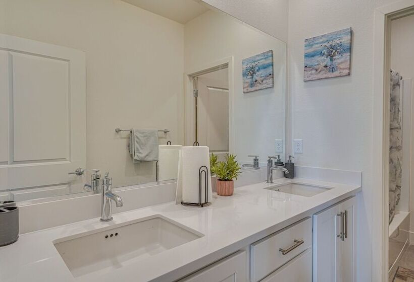 Newly Built Tracy Home W/ Backyard + Pool Access!