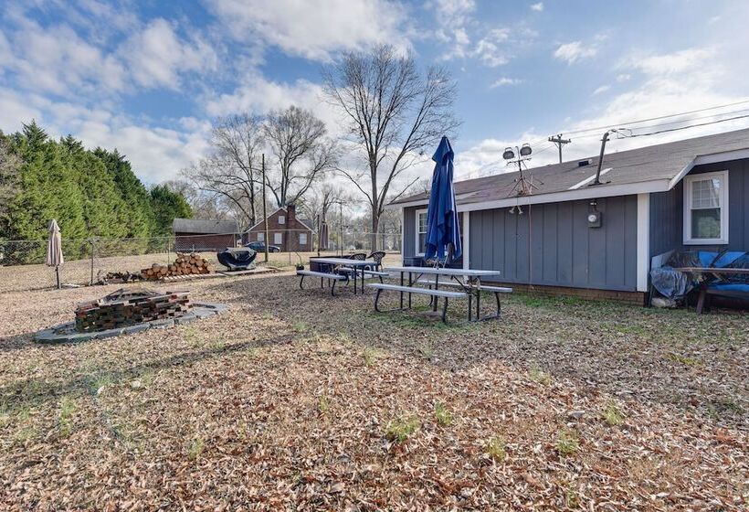 North Carolina Abode W/ Fire Pit, Near Theme Parks