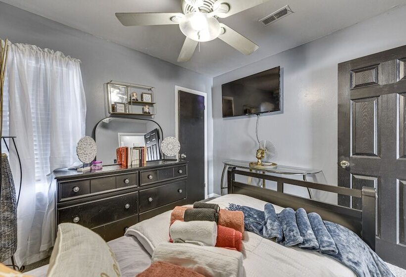 North Carolina Abode W/ Fire Pit, Near Theme Parks