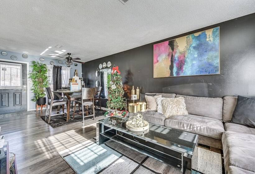 North Carolina Abode W/ Fire Pit, Near Theme Parks