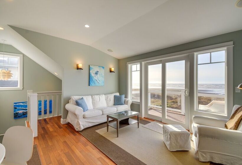 Oceanfront Moclips Retreat W/ Beach Access & View!