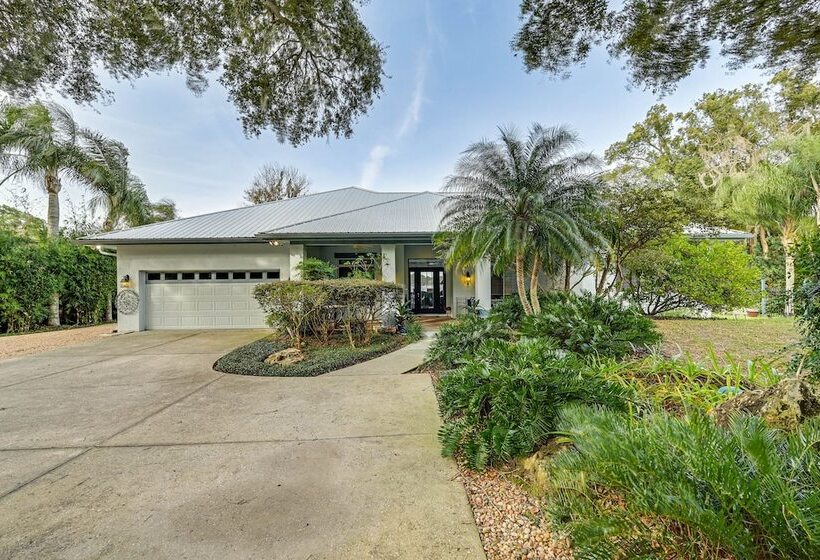 Odessa Lake House W/ Private Pool & Screened Lanai