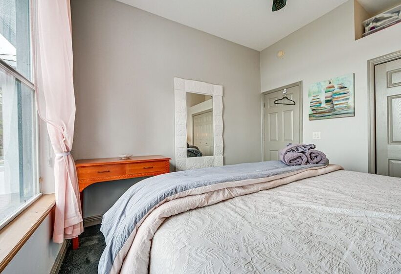 Odessa Lake House W/ Private Pool & Screened Lanai