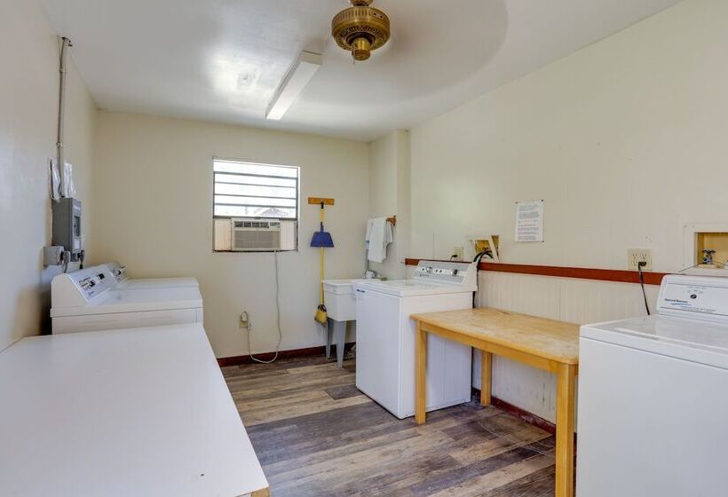 Okeechobee Cabin W/ Patio & Community Pool!