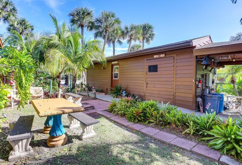 Okeechobee Cabin W/ Patio & Community Pool!