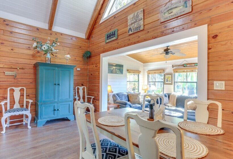 Okeechobee Cabin W/ Patio & Community Pool!