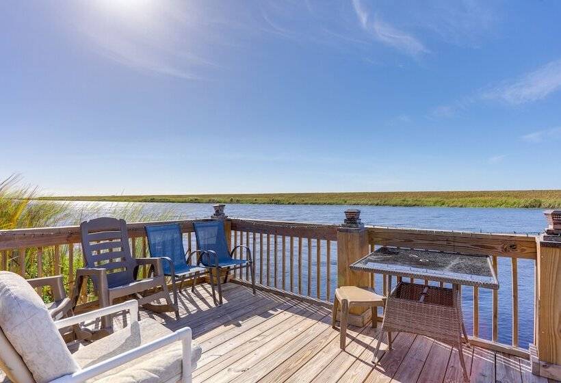 Okeechobee Cabin W/ Patio & Community Pool!