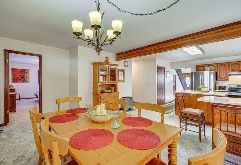 Park City Home W/ 2 Fireplaces & 2 Living Rooms!