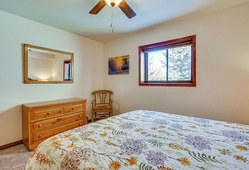 Park City Home W/ 2 Fireplaces & 2 Living Rooms!