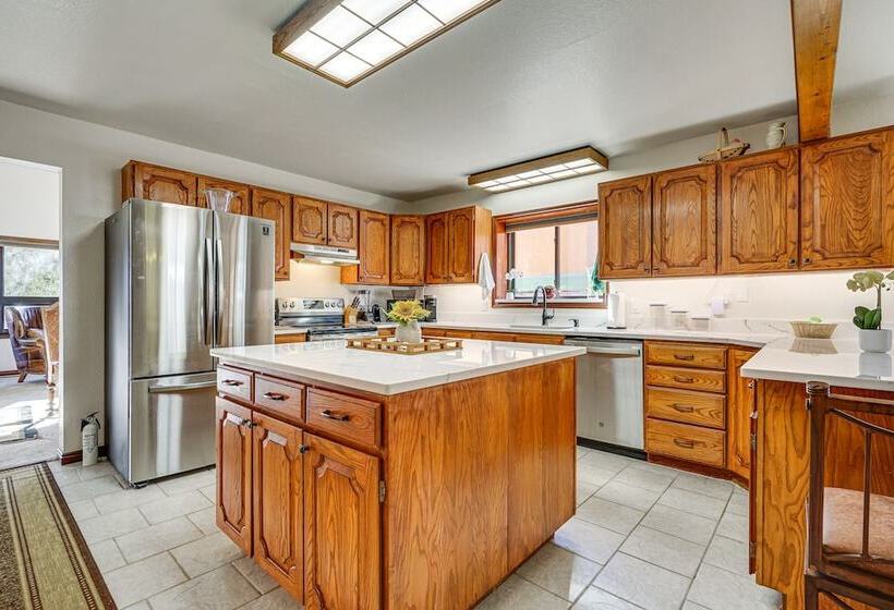 Park City Home W/ 2 Fireplaces & 2 Living Rooms!